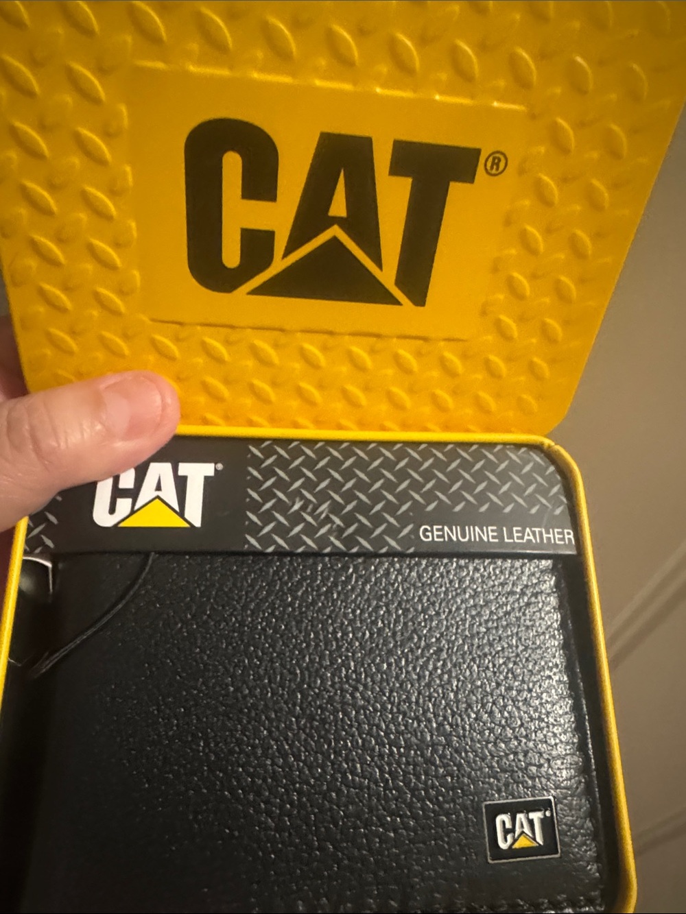 New in Tin Box CAT Genuine Leather Black Bi-fold w/logo Wallet